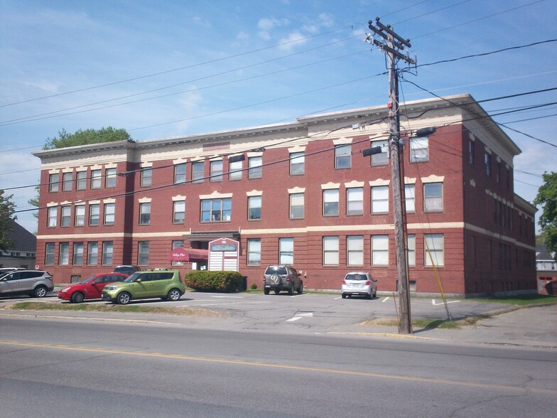 Primary Photo Of 32 College Ave, Waterville Medical For Lease