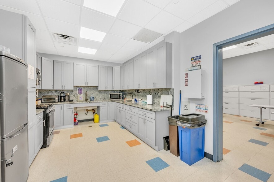 More Photos Of 150 Granite Ave, Staten Island Self Storage For Sale