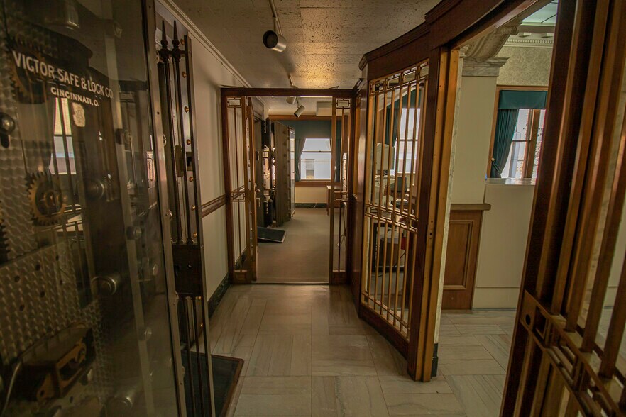 More Photos Of 301 Columbia St, Lafayette Office For Sale