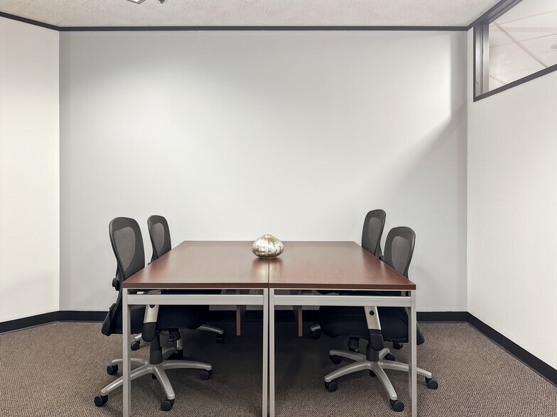 More Photos Of 1100 Poydras St, New Orleans Coworking Space