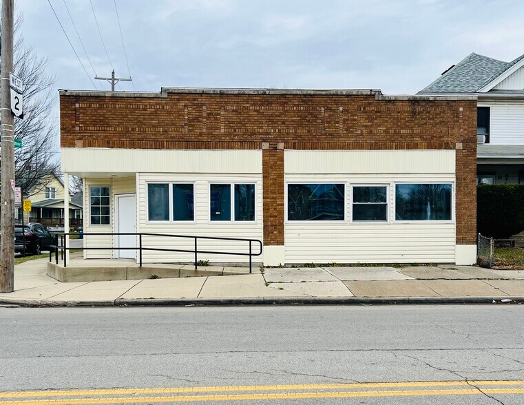 Primary Photo Of 1938 Airport Hwy, Toledo Freestanding For Sale
