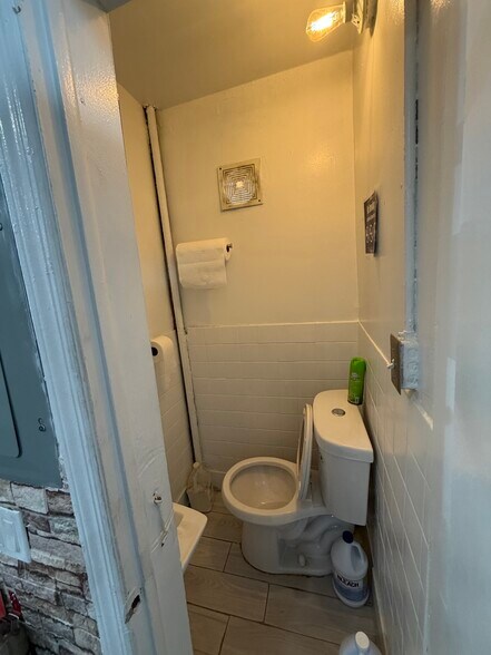 More Photos Of 2417 Ditmars Blvd, Astoria Storefront Retail Residential For Lease