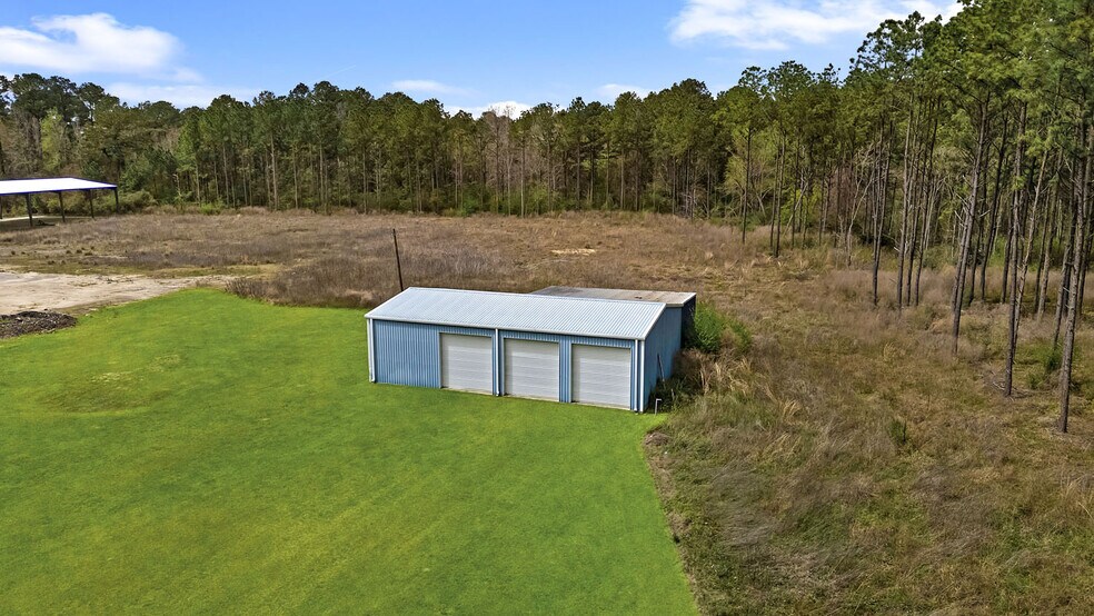 More Photos Of 21034 US Highway 96 S, Kirbyville Flex For Sale