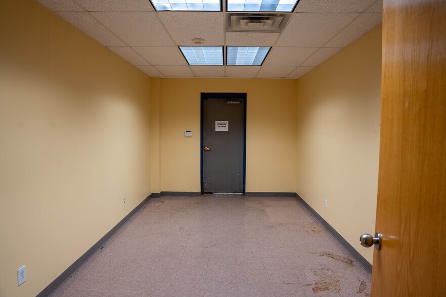More Photos Of 441 New Karner Rd, Albany Office For Lease