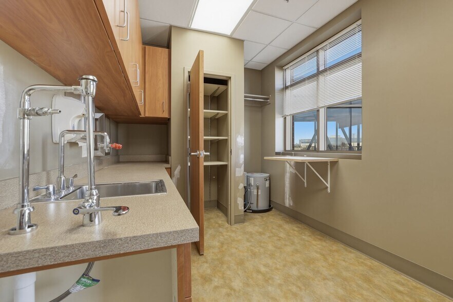 More Photos Of 14101 Fairview Dr, Burnsville Medical For Lease