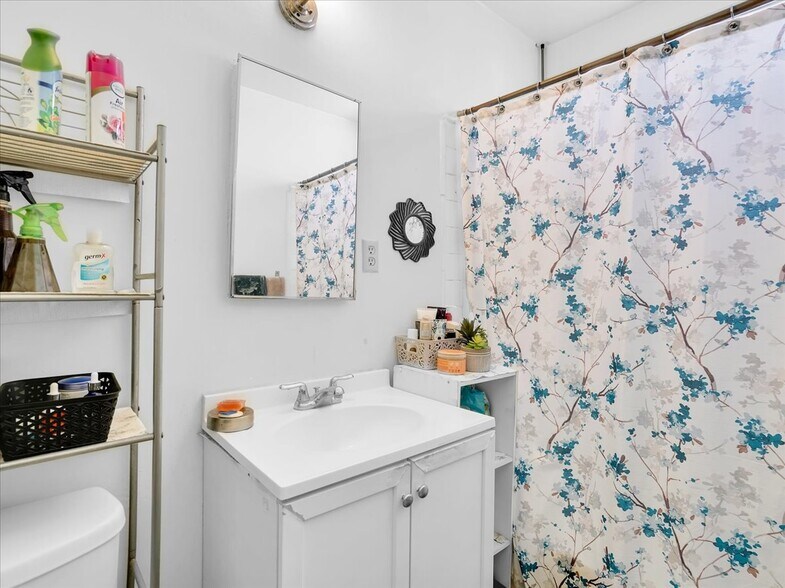 More Photos Of 1042 S Oxford Ave, Los Angeles Apartments For Sale