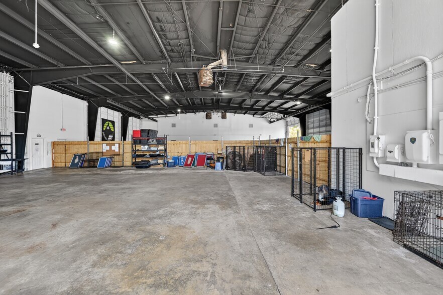 More Photos Of 2770 E Ponce de Leon Ave, Decatur Service For Sale