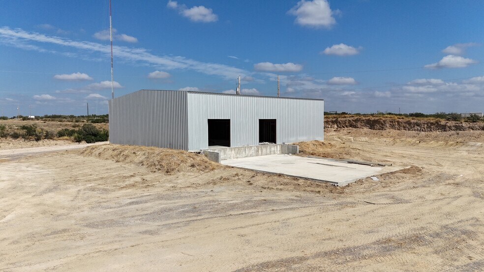 More Photos Of 311 Chicote Rd, Laredo Industrial For Sale