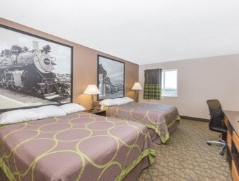 More Photos Of 1410 28th St, Belleville Hotel For Sale