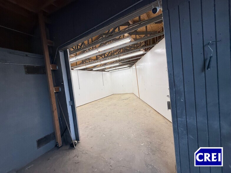 More Photos Of 6809 S Victoria Ave, Los Angeles Service For Lease
