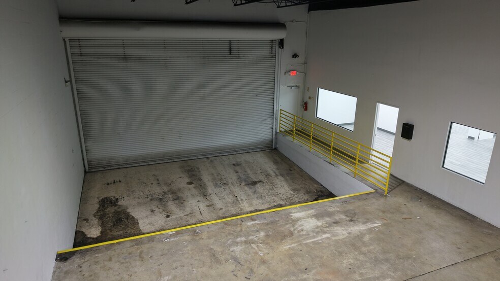 More Photos Of 16401-16413 NW 8th Ave, Miami Distribution For Lease