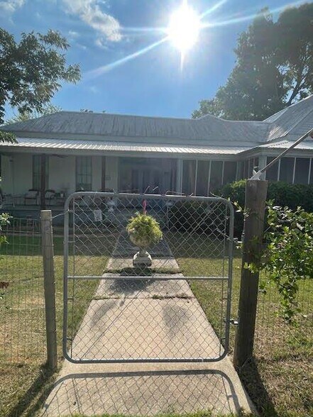 More Photos Of 85 Main St, Georgetown Specialty For Sale