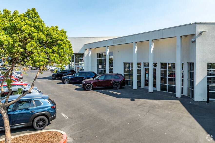 More Photos Of 8586 Laguna Grove Dr, Elk Grove Auto Dealership For Lease