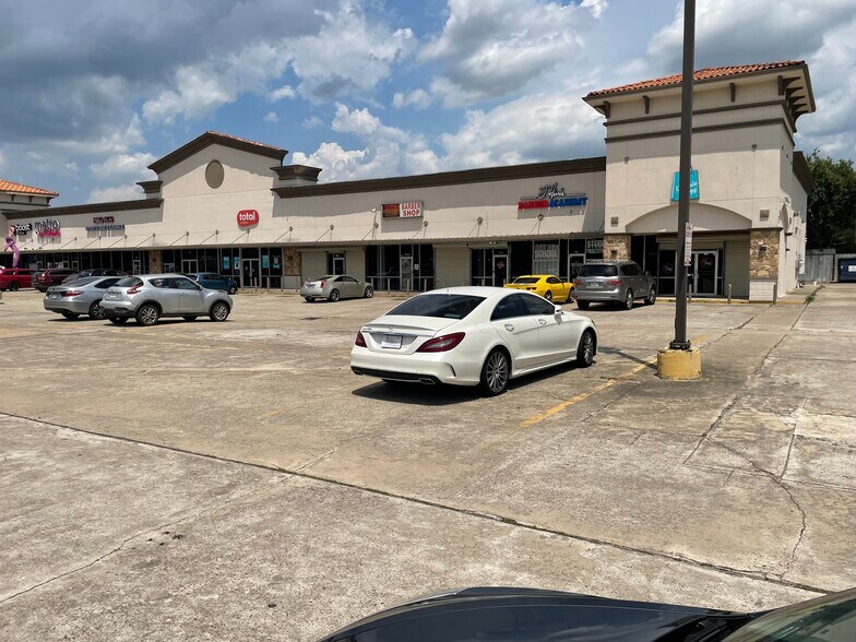 More Photos Of 12805 Cullen Blvd, Houston Unknown For Lease