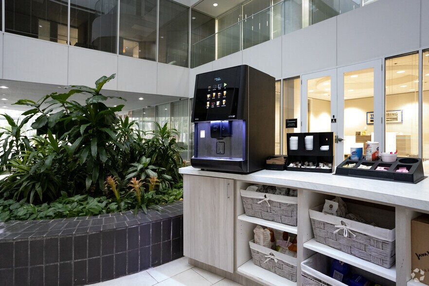 More Photos Of 15995 N Barkers Landing Rd, Houston Office For Lease