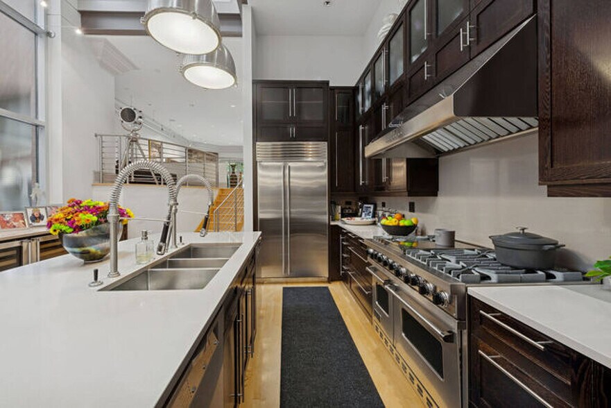 More Photos Of 2217 N Clybourn Ave, Chicago Storefront Retail Residential For Sale