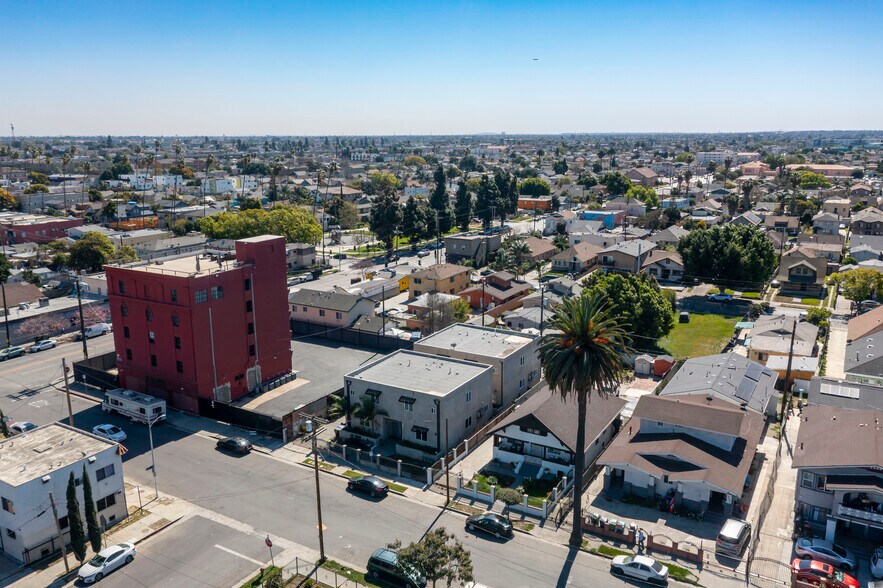 More Photos Of 814-816 1/2 W 47th St, Los Angeles Apartments For Sale