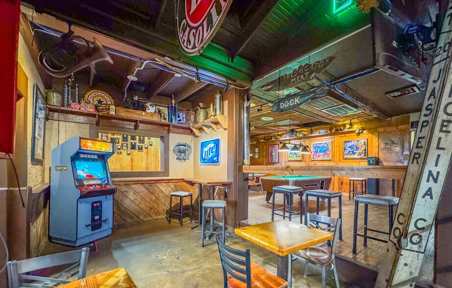 More Photos Of 1211 W Hickory St, Denton Bar For Lease