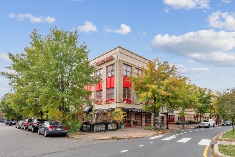 More Photos Of 2300 N Pershing Dr, Arlington Medical For Sale