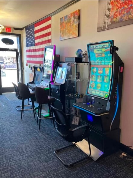 More Photos Of 43 S Main St, Carbondale Storefront Retail Residential For Sale