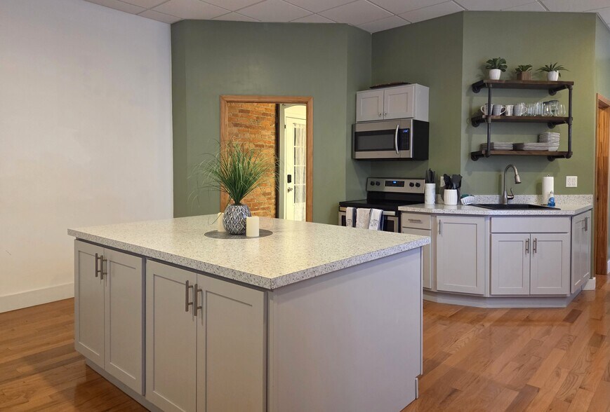 More Photos Of 14 E 3rd St, Jamestown Flex For Sale