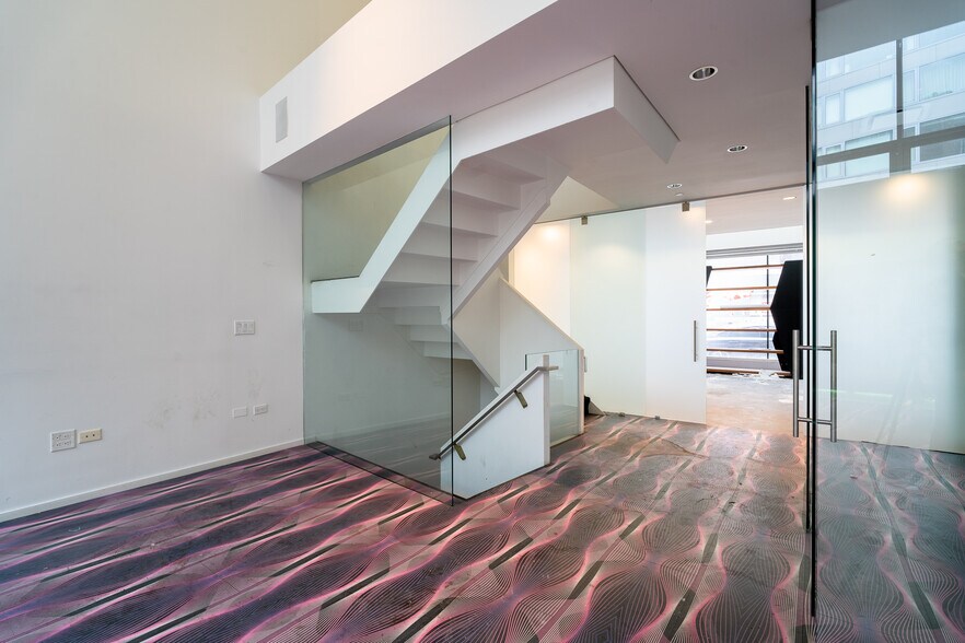 More Photos Of 428 W 54th St, New York Apartments For Sale