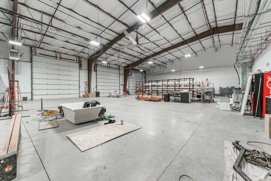 More Photos Of 2001 Royal Dr, Greenfield Distribution For Lease