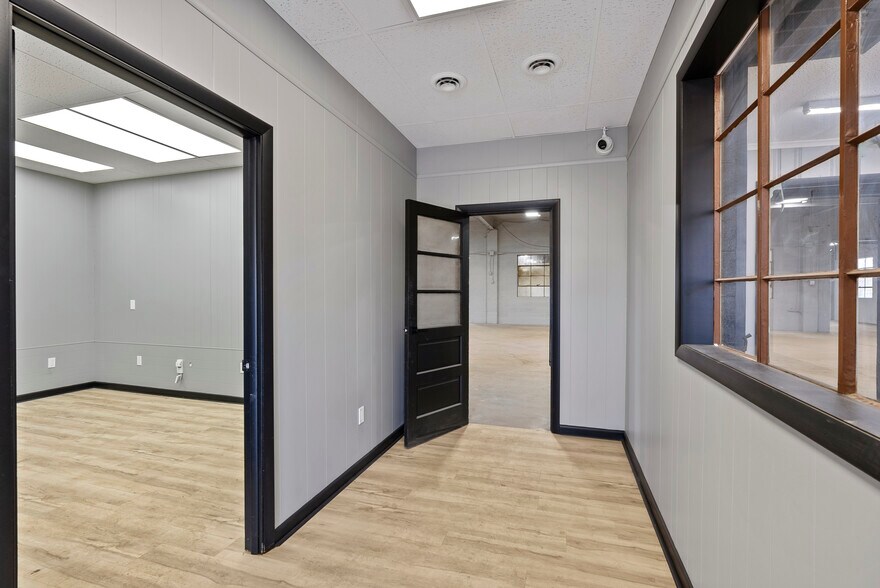 More Photos Of 5 Webb St, Windsor Locks Manufacturing For Lease