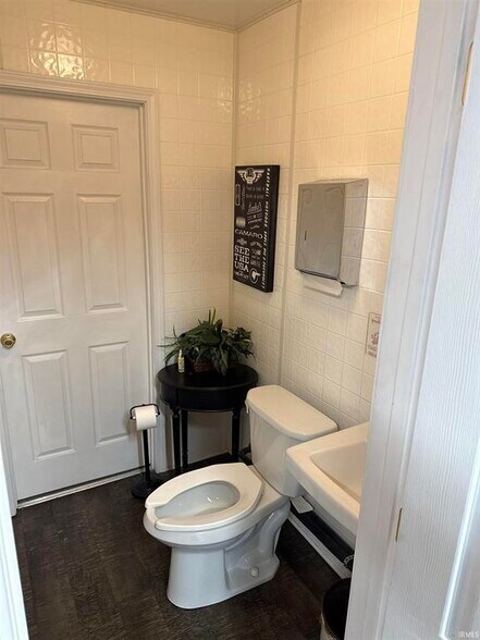 More Photos Of 311 W College Ave, Mount Vernon Auto Repair For Sale