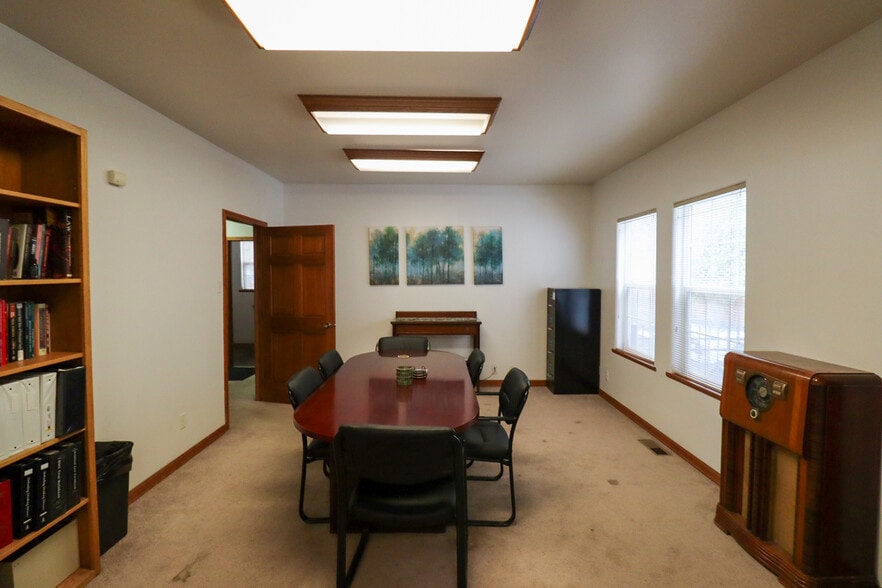 More Photos Of 795 W 7th Ave, Eugene Office For Lease