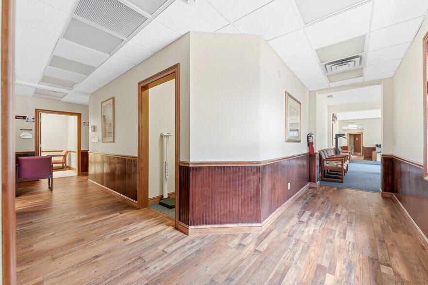 More Photos Of 1703 Locust Ave, Fairmont Medical For Sale