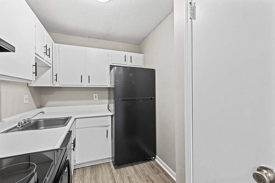 More Photos Of 107 Sterling Ct NW, Center Point Apartments For Sale