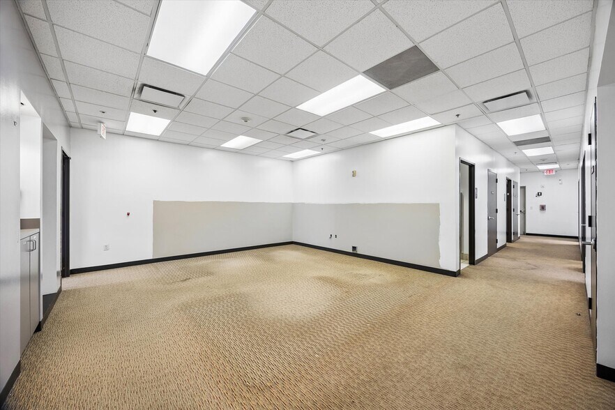 More Photos Of 4450 E Sam Houston Pky S, Pasadena General Retail For Lease