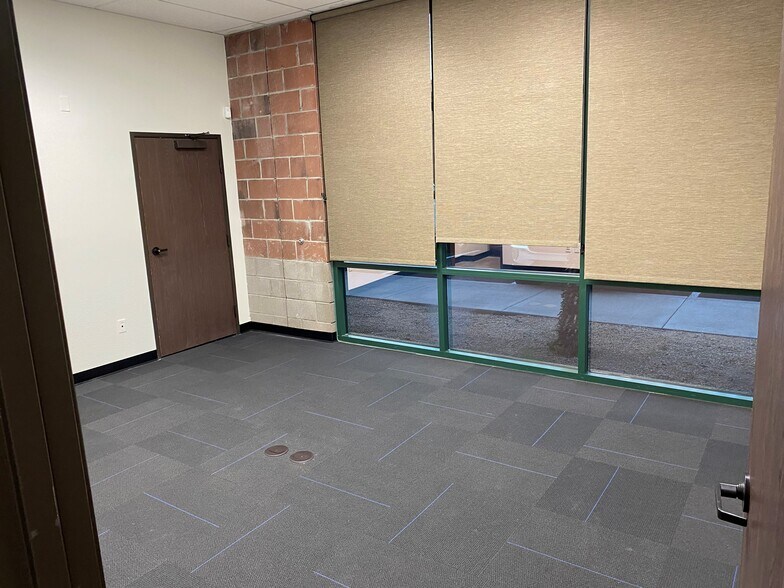 More Photos Of 20827 N Cave Creek Rd, Phoenix Office For Lease