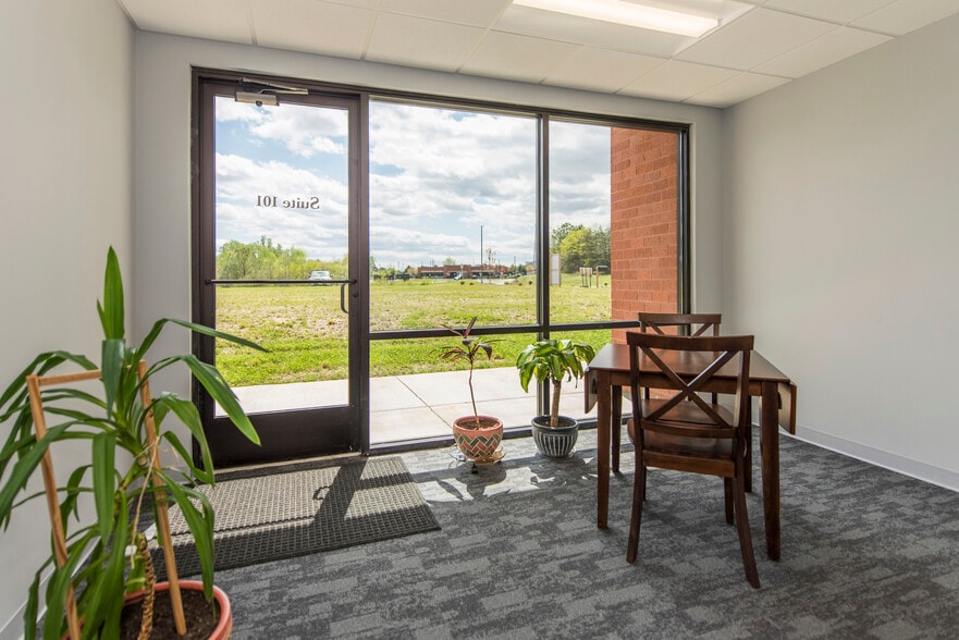 More Photos Of 450 Solomon Dr, Fredericksburg Office For Lease