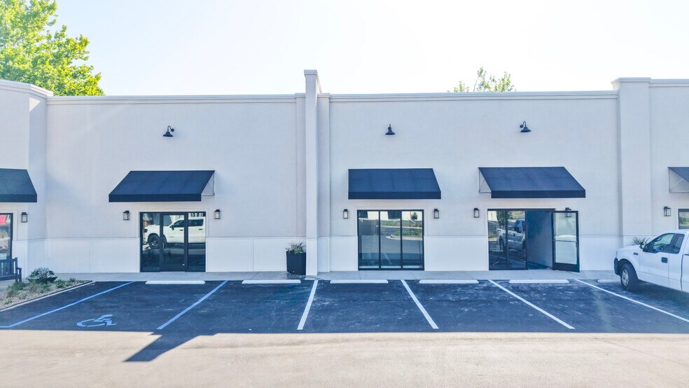 More Photos Of 1812 Augusta Hwy, Lexington Storefront For Lease