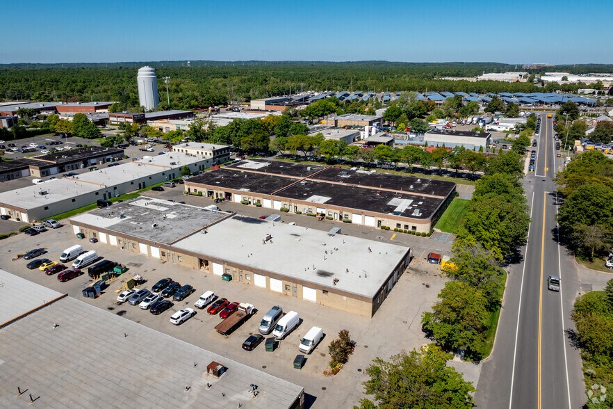 More Photos Of 40 Corbin Ave, Bay Shore Warehouse For Lease