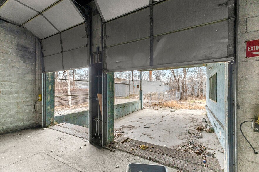 More Photos Of 15306 Rosa Parks Blvd, Detroit Warehouse For Sale