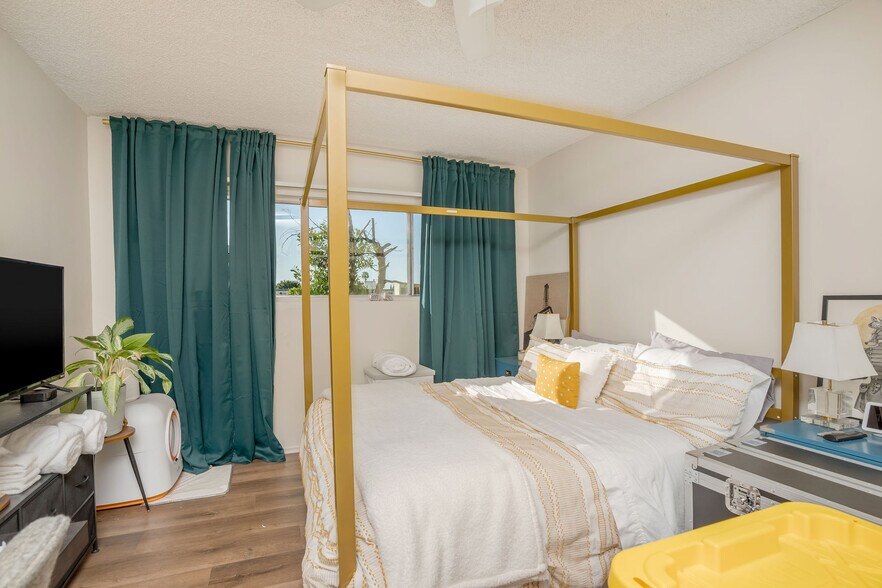 More Photos Of 11725 Gilmore St, North Hollywood Apartments For Sale