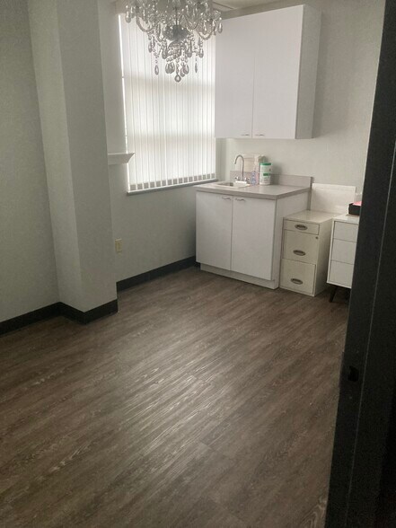 More Photos Of 3510 Clinton Pl, Lawrence Medical For Lease