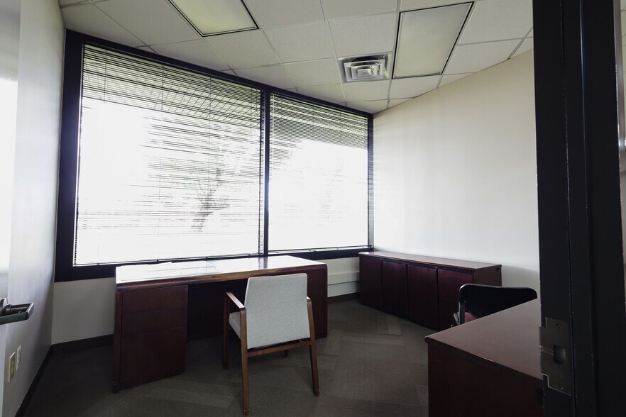 More Photos Of 4000 Garth Rd, Baytown Medical For Sale