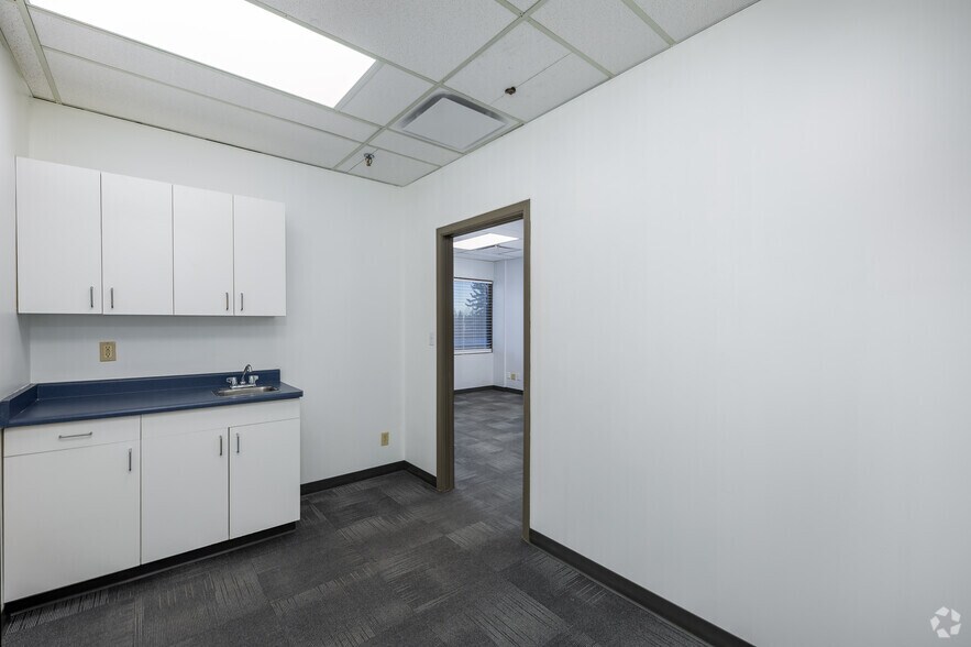 More Photos Of 5401 Temple Dr NE, Calgary Storefront Retail Office For Lease