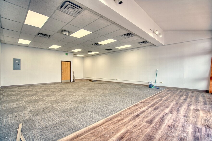 More Photos Of 956 W Cherry St, Louisville Unknown For Lease