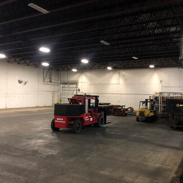 More Photos Of 7075 Dort Hwy, Grand Blanc Warehouse For Lease