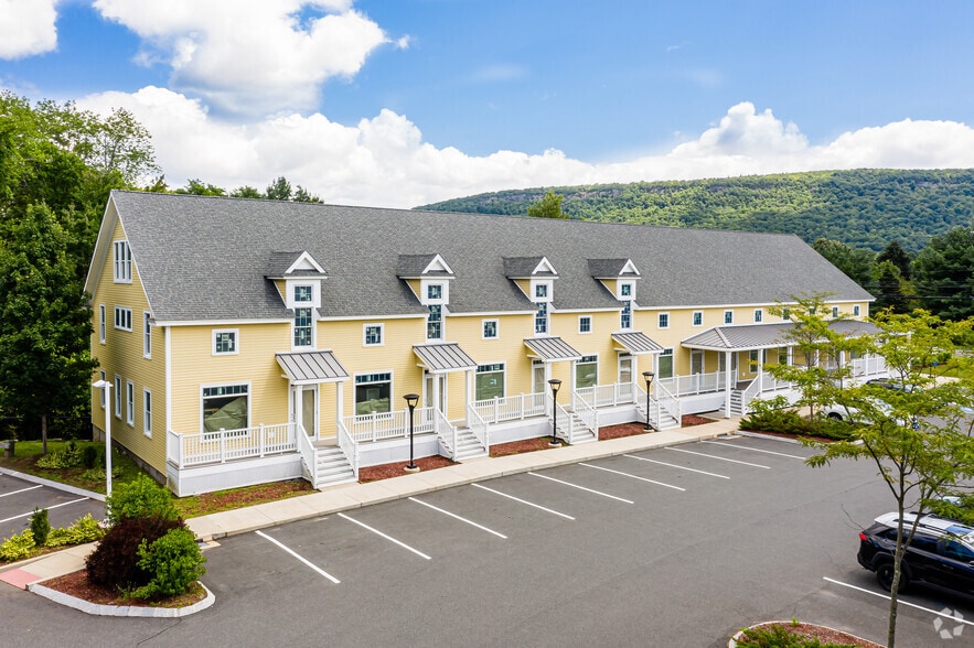 More Photos Of 153-155 Hopmeadow St, Simsbury Freestanding For Lease