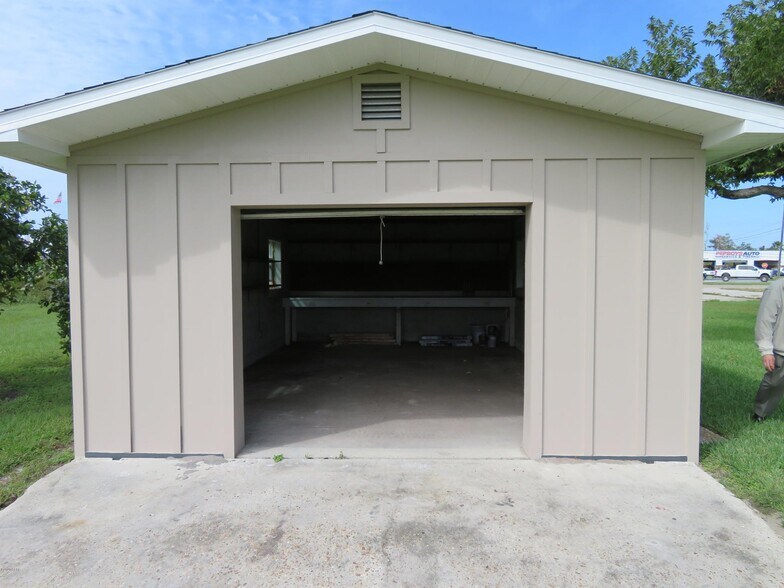 More Photos Of 5618 Lilly St, Panama City Office For Lease