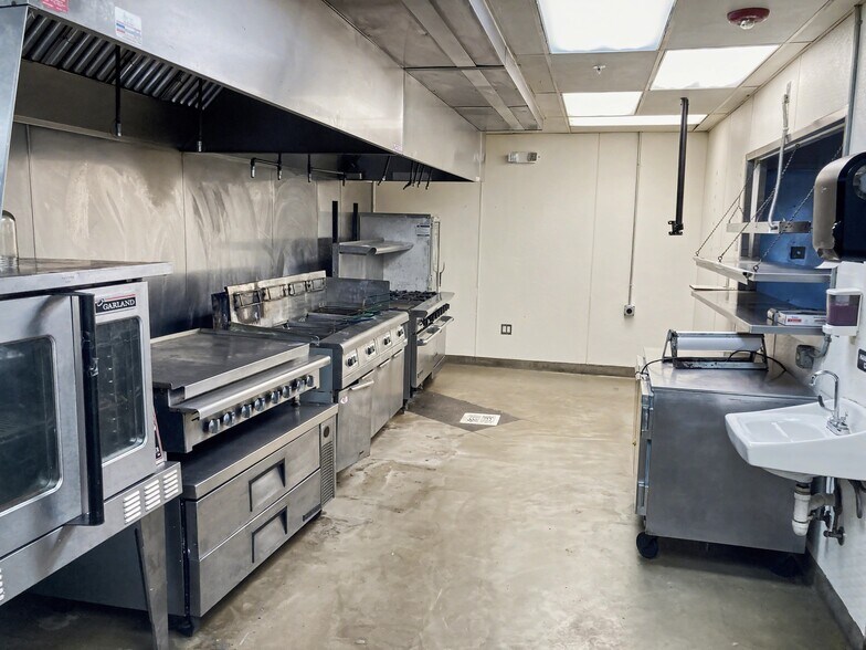 More Photos Of 333 W Albany St, Broken Arrow Restaurant For Sale