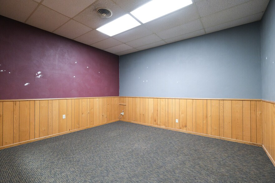 More Photos Of 915 S Front St, Mankato Office For Sale