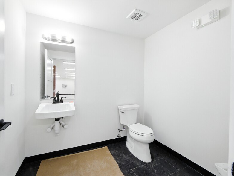 More Photos Of 633 Newark Ave, Jersey City Storefront Retail Residential For Lease