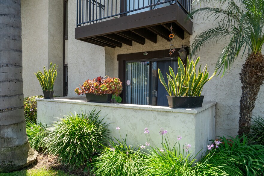 More Photos Of 729 Freeman Ave, Long Beach Apartments For Sale